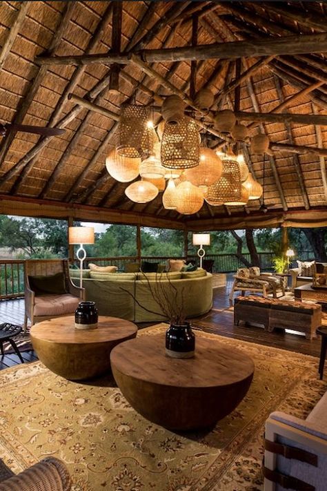 African Lodge, Casa Fantasy, Bush Lodge, Bar Deco, Lodge Ideas, Luxury Safari Lodge, Lodge Design, African House, African Interior