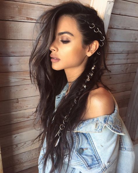 Beautiful Coachella hair by Brit Sully. More like this on amandamajor.com Hair Braid Rings, Coachella Hair, Fest Outfits, Glamorous Hair, Smink Inspiration, Bohemian Hairstyles, Festival Hair, Trending Hairstyles, Festival Looks