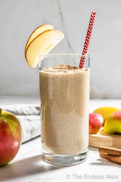 Ease into autumn with this healthy apple smoothie! Fresh apples, creamy bananas, yogurt, nut butter, and warm spices are blended up until smooth. It's an easy breakfast or snack the whole family will enjoy and it's ready in just 5 minutes! #theendlessmeal #applesmoothie #smoothie #apple #apples #breakfast #drink Apples Breakfast, Smoothie Apple, Apple Smoothie Recipes, Green Breakfast Smoothie, Banana Apple Smoothie, Apple Pie Smoothie, Morning Magic, Apple Smoothie, Breakfast Juice