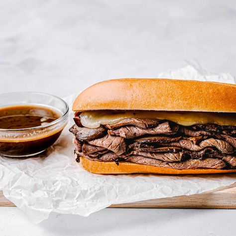 Easy French Dip Sandwich with Au Jus Roast Beef French Dip, Roast Beef Deli Meat, French Dip Recipes, Au Jus Recipe, Vegetables Pasta, Dip Sandwiches, Sliced Roast Beef, Beef Brisket Recipes, Easy Dinner Recipes Crockpot