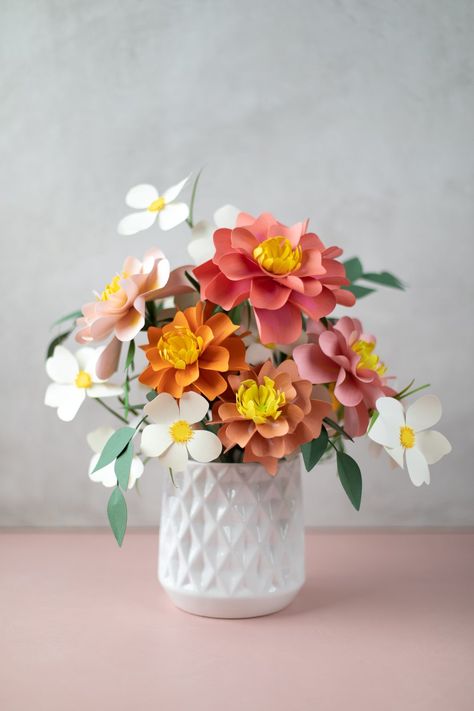 Summer Paper Flower Bouquet | Summer Flower Bouquet, 3d Paper Flowers, Diy Flores, Paper Craft Ideas, Projets Cricut, Paper Plants, Dogwood Flowers, How To Make Paper Flowers, Paper Flower Bouquet