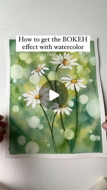 Watercolor Arist | Bree Copley on Instagram: "Love the feel the bokeh effect gives these watercolor daisies ! This technique is really simple and easy to achieve if you have the right tools. be sure to SAVE  for later and SHARE with all your watercolor friends!   Here are the supplies you will need to help you achieve this Bokeh effect.  -masking fluid  -circle stencil  -magic eraser ( the kind you use for cleaning) You can also use a natural sea sponge.  -paper towels  HELPFUL TIPS - you can use any color for the background , so choose more than one.  - when using multiple  colors try not to manipulate the colors or blend them together too much. You don’t want the paint to end up muddy  - be gently with the sponge , rubbing too hard can ruin your paper  -you can also add color washes to y Bokeh Effect Watercolor, Watercolour Masking Fluid, Watercolor Bokeh Tutorial, Unique Watercolor Paintings Ideas, Simple Watercolour Ideas, Watercolor Videos Tutorial, Watercolor Background Tutorial, Watercolor Friends, Masking Fluid Watercolor