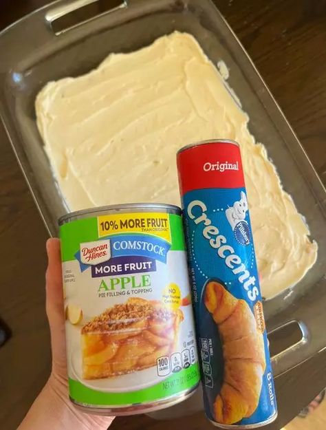 Apple Cheesecake Danish Bars, Easy Apple Cheesecake, Cheesecake Danish, Cheesecake Rolls, Apple Danish, Apple Cheesecake Bars, Apple Cheesecake, Canned Apples, Crescent Roll Recipes