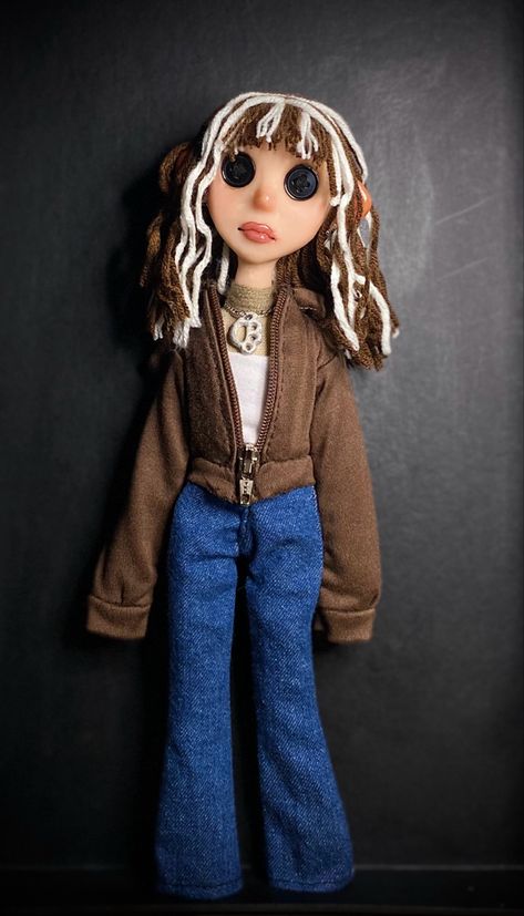 Trama Core Art, How To Make A Custom Coraline Doll, Making My Own Coraline Doll, Coraline Dolls Custom, Custom Coraline Doll Clay, Make Your Own Coraline Doll, Coraline Doll Diy Clay, Coraline Doll Making, Diy Coraline Doll Tutorials