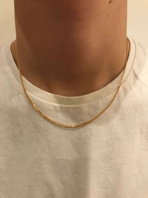 Guys Necklaces Gold, Chain Necklace For Men Gold, Men Wearing Gold Chains, Chains Necklace For Men, Mens Gold Necklaces, Chain Styles Men, Men Wearing Chains, Male Necklace Gold, Men Gold Chain Outfit