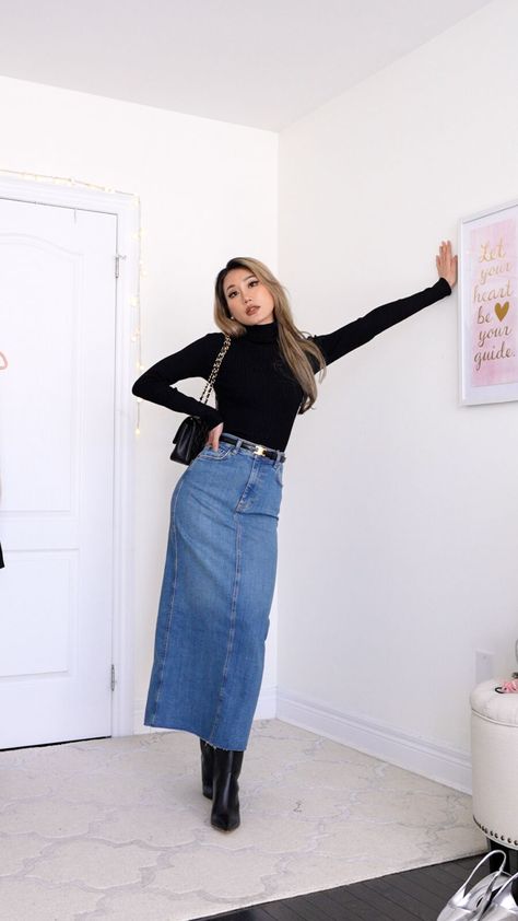 Black Sweater Skirt Outfit Winter, Jean Skirt And Leggings Outfit, Medium Black Skirt Outfit, Demin Skirt Long, Mango Clothes Outfits, Black Denim Maxi Skirt Outfit Winter, Long Demon Skirt Outfit, Blue Denim Maxi Skirt Outfit, Long Skirt With Top Outfit