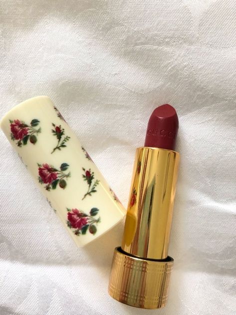 Fancy Makeup, Maquillage Halloween, Makeup Items, Maquillaje Natural, Red Lipstick, Red Aesthetic, Pretty Makeup, Cute Makeup, Aesthetic Makeup