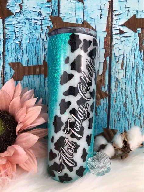 Glitter Cow Tumbler, Cow Epoxy Tumbler, Work Tumbler Ideas, Cow Print Tumbler Ideas, Punchy Tumblers, Cow Tumbler Ideas, Western Tumbler Cups, Western Tumbler Ideas, Cow Print Cups