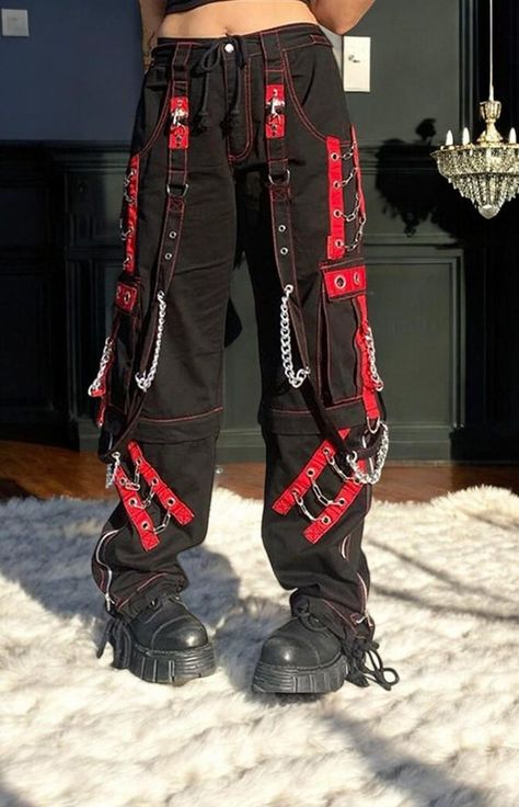 Cargo Pants With Straps, Pants With Chains, Cyberpunk Fashion Women, Stylish Cargo Pants, Cyberpunk Pants, Gothic Streetwear, Streetwear Cargo Pants, Edgy Streetwear, Streetwear Outfit Ideas