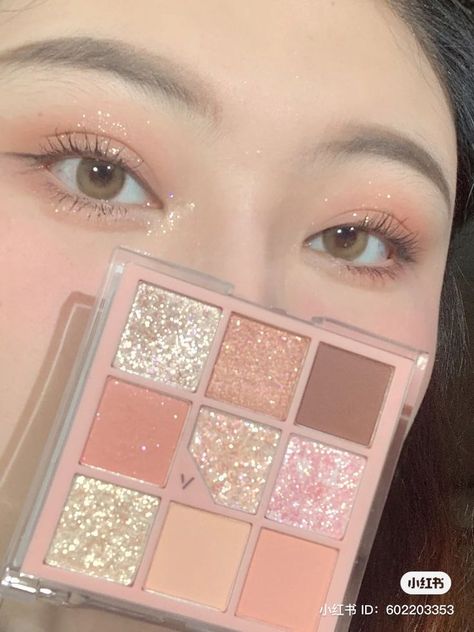 Coral Eyeshadow, Coral Makeup, Chinese Makeup, Glitter Eyeshadow Palette, Ulzzang Makeup, Healthy Girl, Pink Makeup, Eyeshadow Tutorial, Glitter Eyeshadow