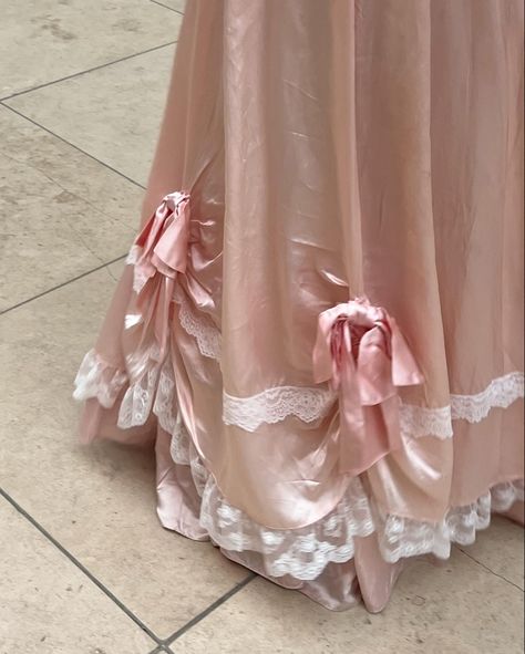 Pink Gowns Dresses, Vintage Pink Outfits, Pink Romantic Aesthetic, Princess Aesthetic Outfits, Pink Princess Aesthetic, Once Upon A Broken, Pink Victorian, Gunne Sax Dress, Princess Core