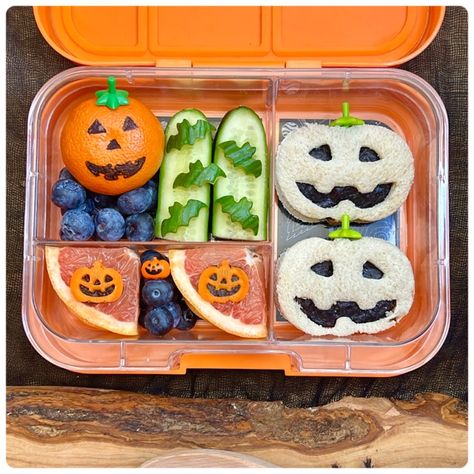 🎃 Start the Halloween carnival with a spook-tacular Jack O' Lantern lunchbox! Packed with mandarins and sandwiches shaped like Jack O' Lanterns, it’s a frightfully fun way to kick off the week. 💜 Let's send some love to @Artinlunchbox @Damaltianyee @Laura.Loves.Lunch and @Kidcatveggiefood who shared their amazing lunchbox ideas on Teuko and inspired all of us today (follow them)! 🍱 Don't miss out on the creativity at Teuko.com for more boo-tiful lunch ideas! #bento #bentobox #CreativeFo... Halloween Lunchbox Ideas, Lunch Ideas Bento, Halloween Bento, Sandwich Shapes, Halloween Lunch Box, Halloween Lunch, Boo Tiful, Lunchbox Ideas, Halloween Carnival