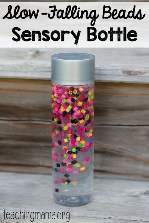 Sensory Bottles With Corn Syrup, Corn Syrup Sensory Bottle, Pom Pom Sensory Bottle, Sensory Center, Vetenskapliga Experiment, Calming Bottle, Diy Bottles, Coloring Crafts, Calm Down Bottle