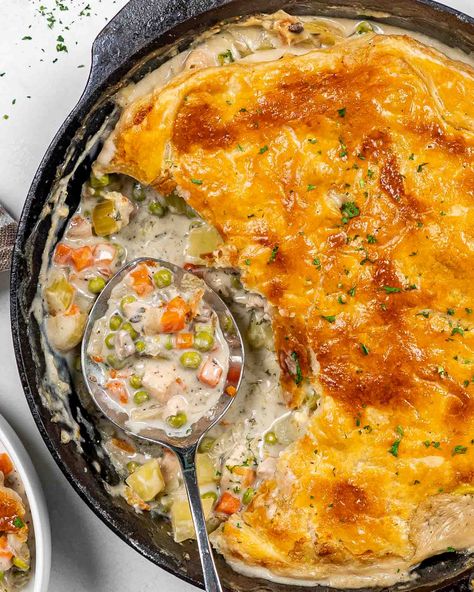 Skillet Chicken Pot Pie, Crockpot Chicken Pot Pie, Creamy Chicken Pot Pie, Chicken Pot Pie Casserole, Jo Cooks, Creamy Garlic Chicken, Skillet Cooking, Skillet Recipes, Soul Food Dinner