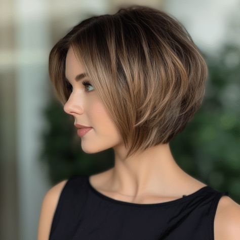 Bob Pendek, Κούρεμα Bob, Bob Cuts, Stacked Bob Haircut, Chin Length Hair, Short Brown Hair, Bob Haircut For Fine Hair, Bob Hairstyles For Fine Hair, Haircuts For Medium Hair