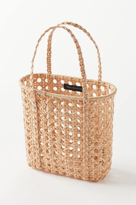 UO Cane Mini Woven Tote Bag - I AM SO OBSESSED WITH THIS BOHO CHIC SUMMER BAG! It's so perfect for picnics and summer fun Crochet Clothes Easy, Cool Crochet Projects, Crochet Projects Easy, Women Boho Style, Convertible Tote Bag, Shopping Tote Bags, Duck Bag, Stitches Crochet, Ethnic Bag