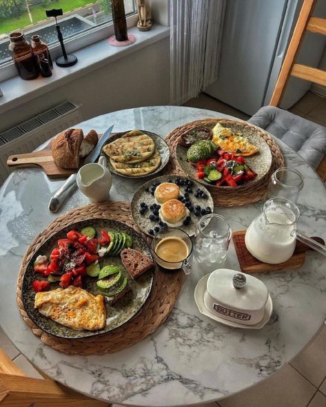 Healthy Brunch, Healthy Food Motivation, Healthy Lifestyle Food, Food Platters, Breakfast Bowls, Food Obsession, Cafe Food, Pretty Food, Aesthetic Food