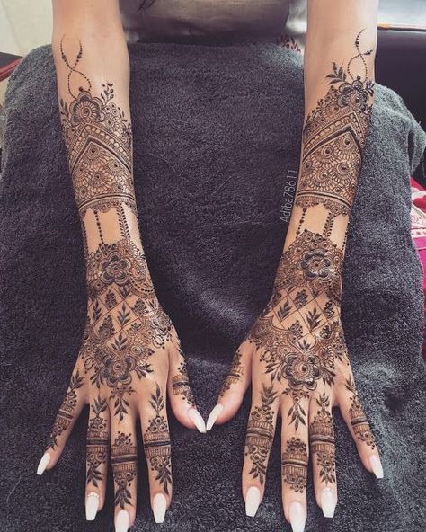 Khafif Mehndi Designs, Cover Ups Tattoo, Henna Hand Designs, Khafif Mehndi, Wedding Henna Designs, Cream Tattoo, Khafif Mehndi Design, Tato Henna, Henna Tattoo Kit