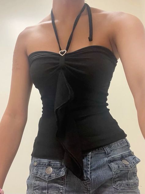 Backless Y2k Top, Halter Top Aesthetic Outfit, Summer In The 2000s, Halter Top And Jeans Outfit, Y2k Strapless Top, Y2k Outfits Tops, Summer Halter Tops Outfit, Halter Tops Aesthetic, Cute Halter Top Outfits