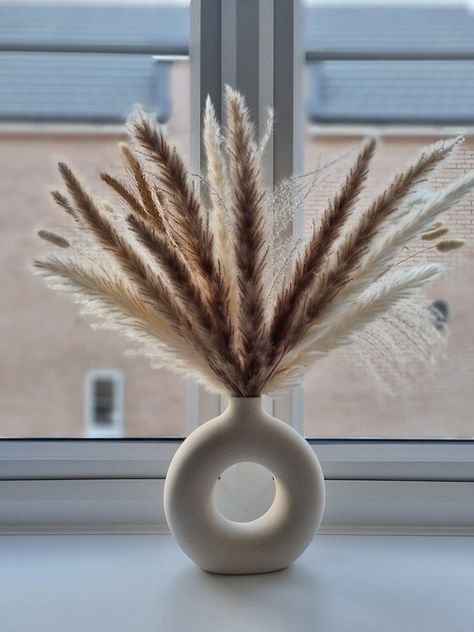 Small White Donut Vase Ceramic Vase For Pampas Grass Table Decorations Centrepiece, Bedroom Accessories, Room Deco Boho Home Mini Vase Ornaments Aesthetic Decor Living Room Small Vases With Pampas, Vase With Pompous, Dried Pampas Grass Decor Living Room, Mini Pampas Grass Decor, Mini Table Decor, Pampas Grass Decor Living Room, Big Vases Decor Living Room, Vase Decorating Ideas Living Room, Pampas Deco