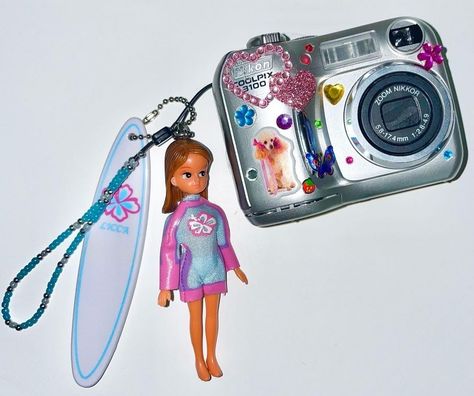 Y2k Camera, Camera Decor, Cute Camera, Retro Gadgets, Yokai Watch, Retro Camera, Y2k Pink, Cute Keychain, Handmade Jewelry Diy