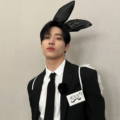 Yoon Keeho, Hot Halloween, Hot Halloween Outfits, 17 Kpop, Halloween Costumes College, Boy Poses, Fnc Entertainment, Attractive Guys, Couple Halloween