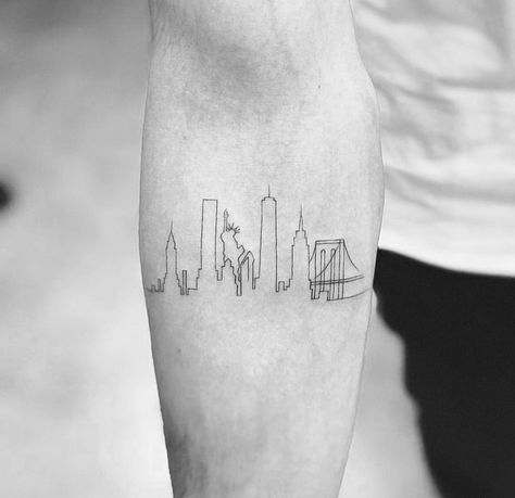 Bold, larger-than-life tattoos have always had a place for the David Beckhams, Justin Biebers, and Hells Angels members of the world, but the biggest trend in Nyc Skyline Tattoo, Tattoos New York, Marathon Tattoo, Skyline Tattoo, One Line Tattoo, Bauch Tattoos, New York Tattoo, Nyc Tattoo, Belly Tattoos