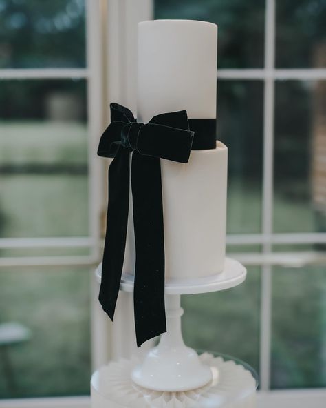 Yesterday I received these beautiful photos by @emmacollyerphotography of the open day at @haynehouseweddingvenuekent 😍 Sam & Katie from @atouchofkent asked if I would be able to provide a monochrome cake to sit alongside their set up. I know how good they are at what they do so of course I said yes! How stunning did everything look 🖤🤍 Venue: Hayne House - @haynehouseweddingvenuekent Photography: Emma Collyer Photography @emmacollyerphotography Styling, Champagne Tower & Flowers: A touch of... She Said Yes Party, Monochrome Cake, Chic Wedding Cake, Helen Lee, Black Wedding Cake, Monochrome Wedding, Trendy Invitations, Monochrome Weddings, Black Wedding Cakes