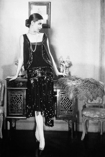 Incredible by Coco Chanel 1926 Style Année 20, 1920s Women, Edward Steichen, 1920 Fashion, Mode Chanel, 20s Fashion, Estilo Art Deco, 짧은 머리, Roaring Twenties