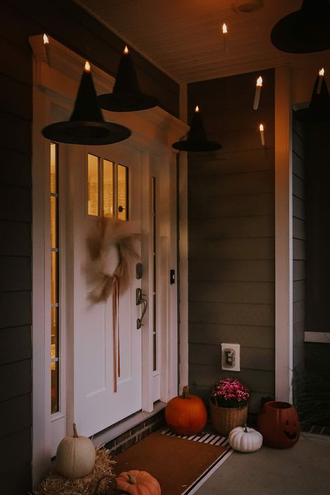 Minimal Halloween Porch Decor, Halloween To Fall Decorations, Boho Halloween Front Porch, Halloween Decor Color Scheme, Outdoor Apartment Halloween Decor, Courtyard Halloween Decor, No Porch Halloween Decor, Decorating Ideas For The Home Halloween, Simple Effective Halloween Decorations