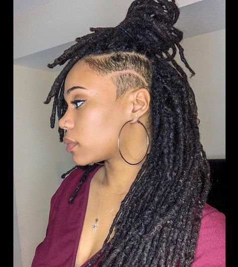 Jungle Barbie (Locs & Health) on Instagram: “Would you add some edge to your locs by shaving the side(s)? Comment Y (yes) N (no). 📸: @eschenell #longlocs #longhairdontcare #edgylocs…” Braids With Shaved Sides, Shaved Side Hairstyles, Shaved Hair Designs, Tapered Hair, Beautiful Dreadlocks, Short Locs Hairstyles, Natural Afro Hairstyles, Dreads Styles, Dread Hairstyles