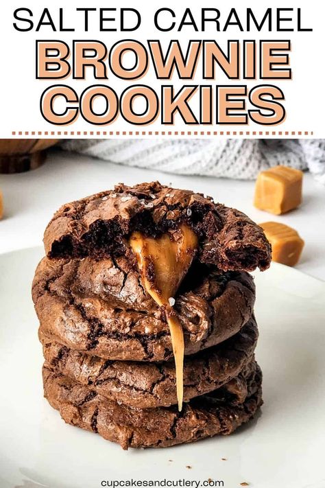 Rolo Desserts, Cookie Recipes Gourmet, Chocolate Cookie Recipe, Salty Desserts, Bake Ideas, Chocolate Caramel Cookies, Chocolate And Caramel, Gooey Caramel, Salted Caramel Brownies