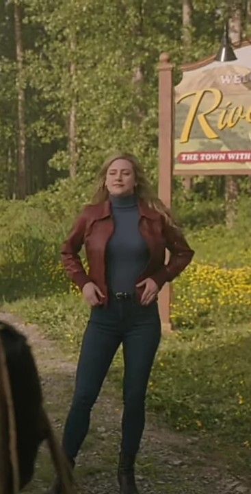 Riverdale Betty Outfits, Josie Riverdale Outfit, Riverdale Season 7 Outfits, Betty Cooper Outfits Riverdale, Betty Cooper Style, Betty Cooper Outfits, Riverdale Outfits, Supernatural Outfits, Riverdale Betty