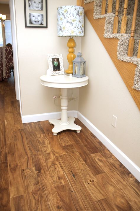 Perfect Pairing: Tips to Updating Your Flooring When Working With Pre Existing Wood Work Gunstock Oak Floors, Oak Wood Floors Living Room, Honey Oak Trim, Farmhouse Style Kitchen Cabinets, Oak Floor Stains, Oak Wood Trim, Honey Oak Cabinets, Hardwood Floor Colors, Oak Fireplace