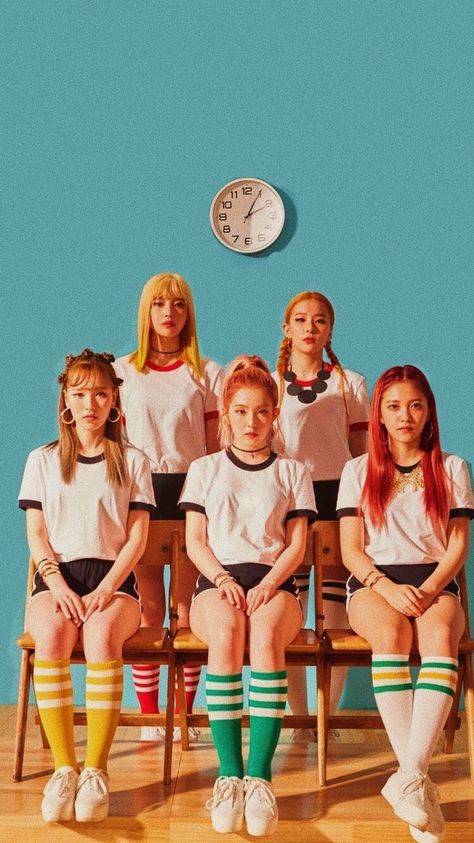 Redwallpaper Aesthetic, Red Velvet Russian Roulette, Red Velvet Songs, Red Velvet Wallpaper, Red Velvet Photoshoot, Red Velet, Velvet Aesthetic, Russian Roulette, Velvet Wallpaper