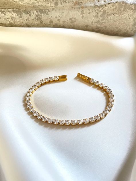 Tennis bracelet with shiny Cubic Zirconium 18K Gold plated Stainless Steel, none tarnish, waterproof trendy minimalist style gift for her by AdorahJewels on Etsy Bracelet Tennis, Style Minimaliste, Style Gift, Beautiful Gift Boxes, Tennis Bracelet, Bracelet Stack, Minimalist Style, Chain Link Bracelet, Minimalist Fashion