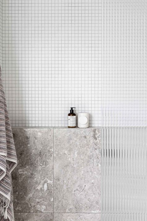 Minimalist Bathroom Ideas, Bathroom Ensuite, White Wall Tiles, Ensuite Bathrooms, Ensuite Bathroom, Sopot, Bathroom Inspo, Minimalist Bathroom, Bathroom Renos