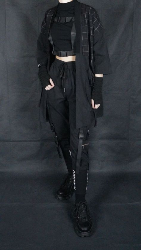 Warcore Aesthetic Outfit, Dark Techwear Aesthetic, Black Kimono Outfit Japanese, Cool Buissnes Outfit, Tech Wear Aesthetic Outfits, Edgy Dark Outfits, Tech Fashion Aesthetic, Black Techwear Women, Techwear Tank Top