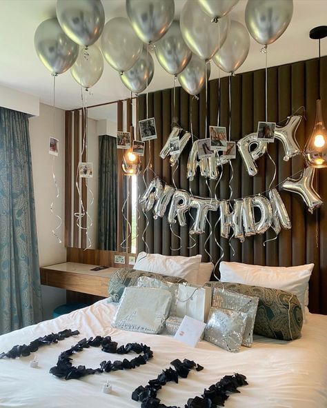 This easy to inflate, 16” foil letters happy birthday sign lets you celebrate special moments with children, friends, and family. Hotel Birthday Boyfriend, Boyfriends Birthday Room Decoration, Birthday Party Decorations For Boyfriend, Bf Hotel Surprise, 21st Hotel Decorations, Hotel Decor Birthday, 21st Birthday Decorations Hotel Room, Happy Birthday Hotel Room Decor For Him, Happy Birthday Husband Decoration Ideas