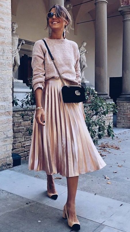 Paris Fashion Week Outfits, Knife Pleated Skirt, Pleated Skirt Outfit, Blush Sweater, Fashion Week Outfit, Outfit Inspiration Fall, Dresses To Wear, 가을 패션, First Date