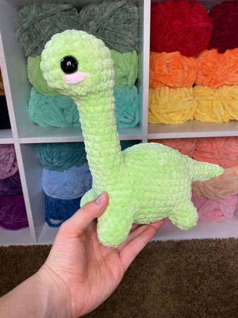 Kroshay Ideas, Green Crochet Stuffed Animal, Crochet Soft Animals, Cute Crochet Animal Plushies, Easy Plushies Crochet, Easy Small Crochet Stuffed Animals, Stuff Animals Crochet, Crochet Animals Beginner, Cute Stuffed Animals Crochet