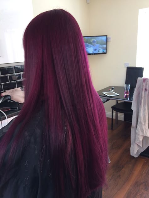 Merlot Color Hair, Purple Redish Color Hair, Purple Hair Colors Ideas, Darker Purple Hair, Maroon Violet Hair, Wine Purple Hair Color, Grape Colored Hair, Hair Colors That Go With Brown Eyes, Perpel Hair Colour