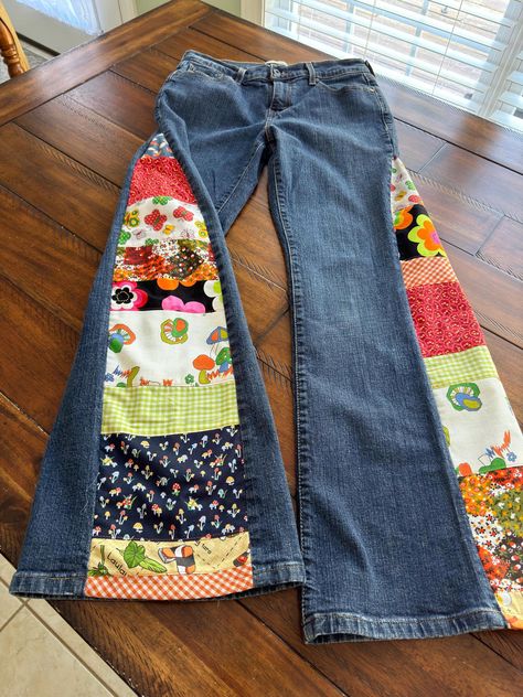 This is a up-cycled pair of misses Levi's 515 Jeans in a size 8. I have added a patchwork inset on both side seams. The patchwork inset includes both new and vintage fabrics. All materials are clean. The Jeans are used, but washed and in good condition.  The measurements on these jeans are approximately: -Waist 31.5 -Hip 37.5" -Inseam 31" -Front Rise 9.75" -Back Rise 14.5" Please feel free to ask me any questions. Womens Levi Jeans, Quilted Pants, Diy Jeans, Denim Quilt, Patchwork Denim, Upcycle Jeans, Patchwork Jeans, Patchwork Fabric, Jeans Diy