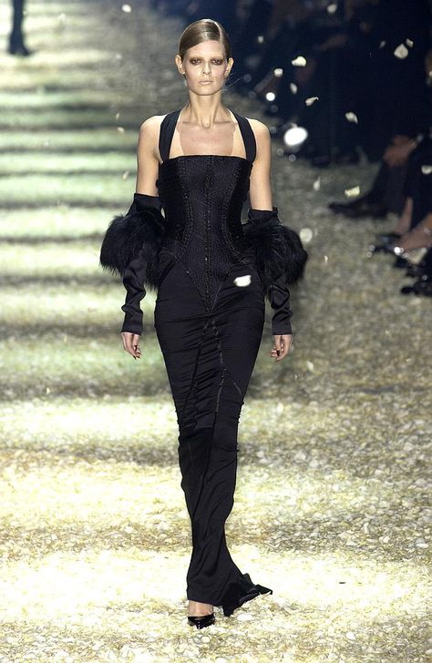 Gucci Autumn 2003 The Most Beautiful Dress, 1990 Style, Most Beautiful Dress, Prada Dresses, 2003 Runway, Givenchy Fashion, Prada Dress, Prada Fashion, Runway Outfits