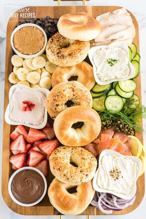 Brunch Charcuterie Board (the BEST bagel board with toppings) Bagel Breakfast Board, Breakfast Ideas Bagels, Bagel Toppings Ideas, Get Together Ideas, Brunch Charcuterie Board, Brunch Charcuterie, Simple Brunch, Bagel Breakfast, Bagel Bar