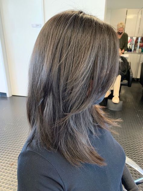 Medium Layer With Curtain Bangs, Layered With Curtain Bangs Medium, Straight Layered Hair With Curtain Bangs, Medium Length Haircut Curtain Bangs Straight Hair, Medium Hair With Layers Straight, Medium Length Haircut Layers Straight, Hair Styles For Medium Length 2022, Haircut For Medium Length Hair Layered, Medium Length Haircut Side Part Layers