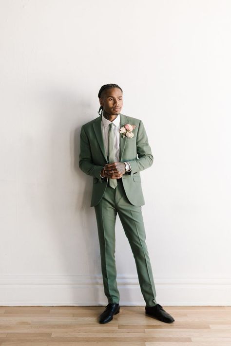 Colored Suits For Men Prom, Groom Suit Summer Wedding Green, Men’s Sage Green Suit, Safe Green Suit, Green Suit Spring Wedding, Sage Suit Groom, Summer Groom Suit Ideas, Light Green Groom Suit, Sage Green Tuxedo For Men