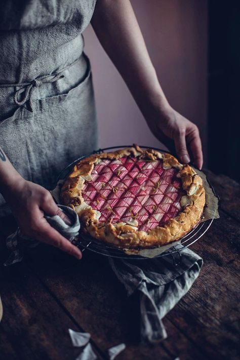 Gluten-free Rhubarb Galette Gluten Free Galette, Gluten Free Rhubarb, Rhubarb Galette, Foods Dinner, Dinner Gluten Free, Gluten Free Foods, Gluten Free Pastry, Galette Recipe, Rhubarb Pie