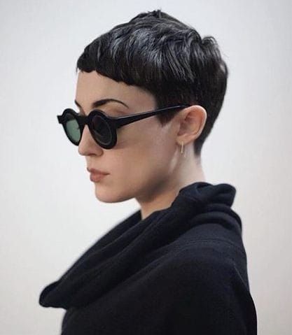 Short Bangs, Corte Pixie, Shaved Sides, Penteado Cabelo Curto, Short Pixie Haircuts, 짧은 머리, Short Haircut, Grunge Hair, Pixie Hairstyles