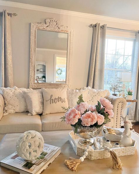 Spring Decorations Living Room, Shabby Chic Apartment Living Room, Chabby Living Room, Country Romance Decor Home Living Room, Romantic Shabby Chic Living Room, Shabby Chic Living Room Ideas, Shabby Chic Lounge, Romance Decor, Sustainable Living Room